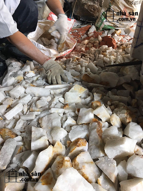 Đá Thạch Anh Vụn Thô Trắng Sạch