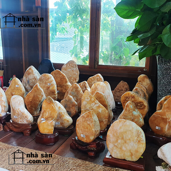 Trụ Đá Thạch Anh Bông Vàng Việt Nam