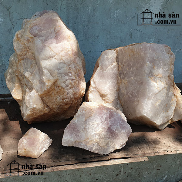 Trụ Đá Thạch Anh Hồng Thô Khối