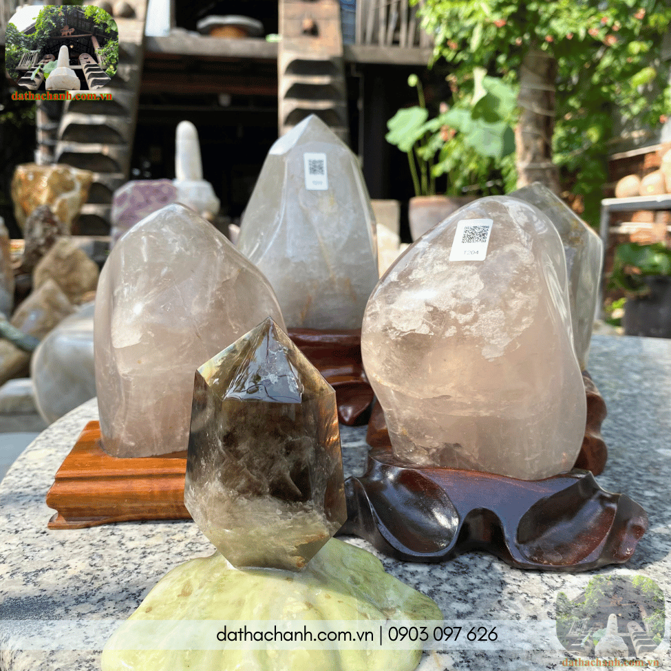 tru-da-tinh-the-thach-anh-am-khoi Trụ đá tinh thể thạch anh ám khói